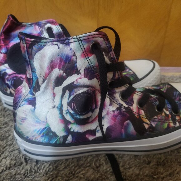 Size 7 rose print converse high top - Picture 1 of 6